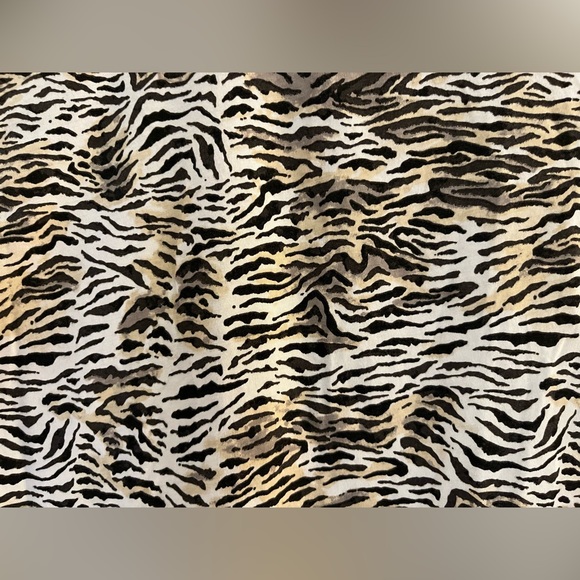 Aritizia Little Moon Animal Print T sold by Aritizia - Picture 1 of 4